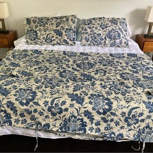 Pottery Barn queen duvet cover with 3 shams